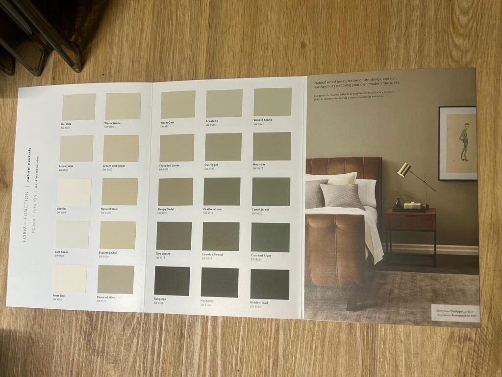 Presentaron muestras y libros de colores abiertos para selección personalizada.