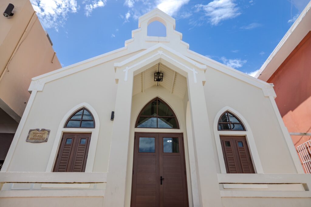 La Primera Iglesia Metodista de Hatillo fue reabierta tras su restauración.