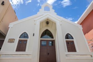La Primera Iglesia Metodista de Hatillo fue reabierta tras su restauración.