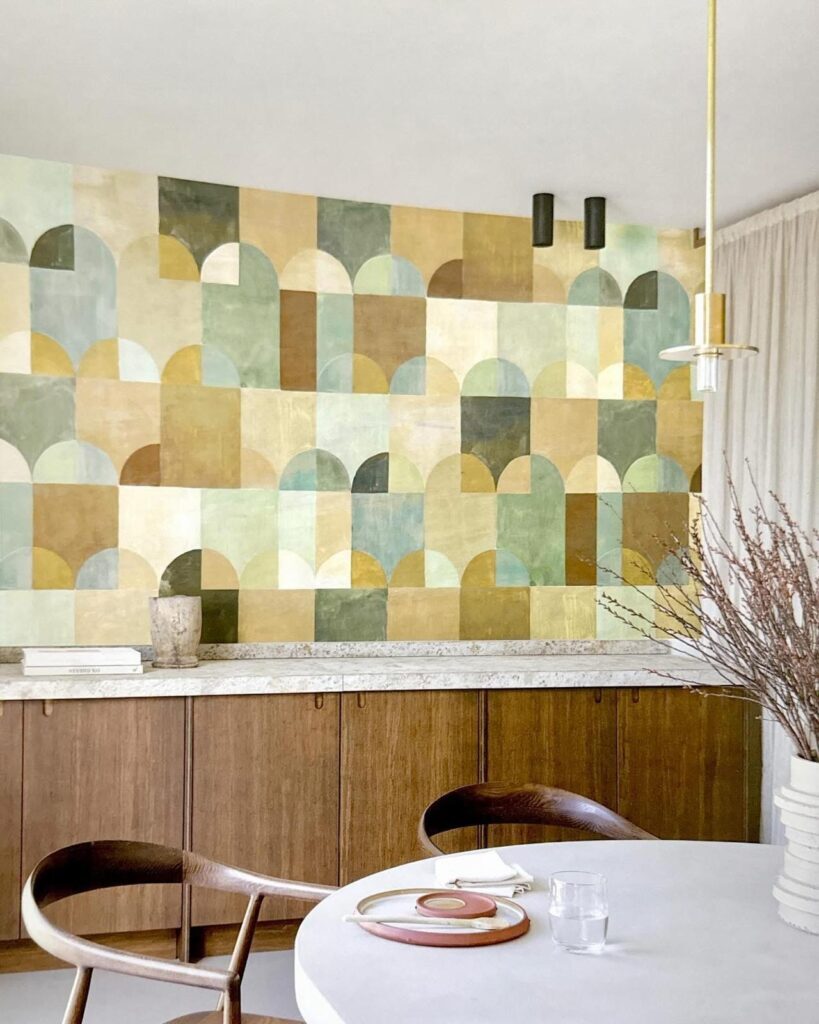 Los papeles decorativos permiten transformar cualquier espacio con color, textura y estilo, sin necesidad de grandes renovaciones.