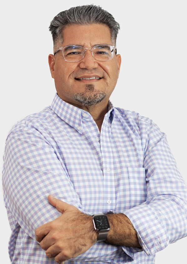 El arquitecto paisajista y consultor ambiental José Juan Terrasa Soler destacó el impacto que podría tener esta medida en la seguridad constructiva y el entorno natural de Puerto Rico.