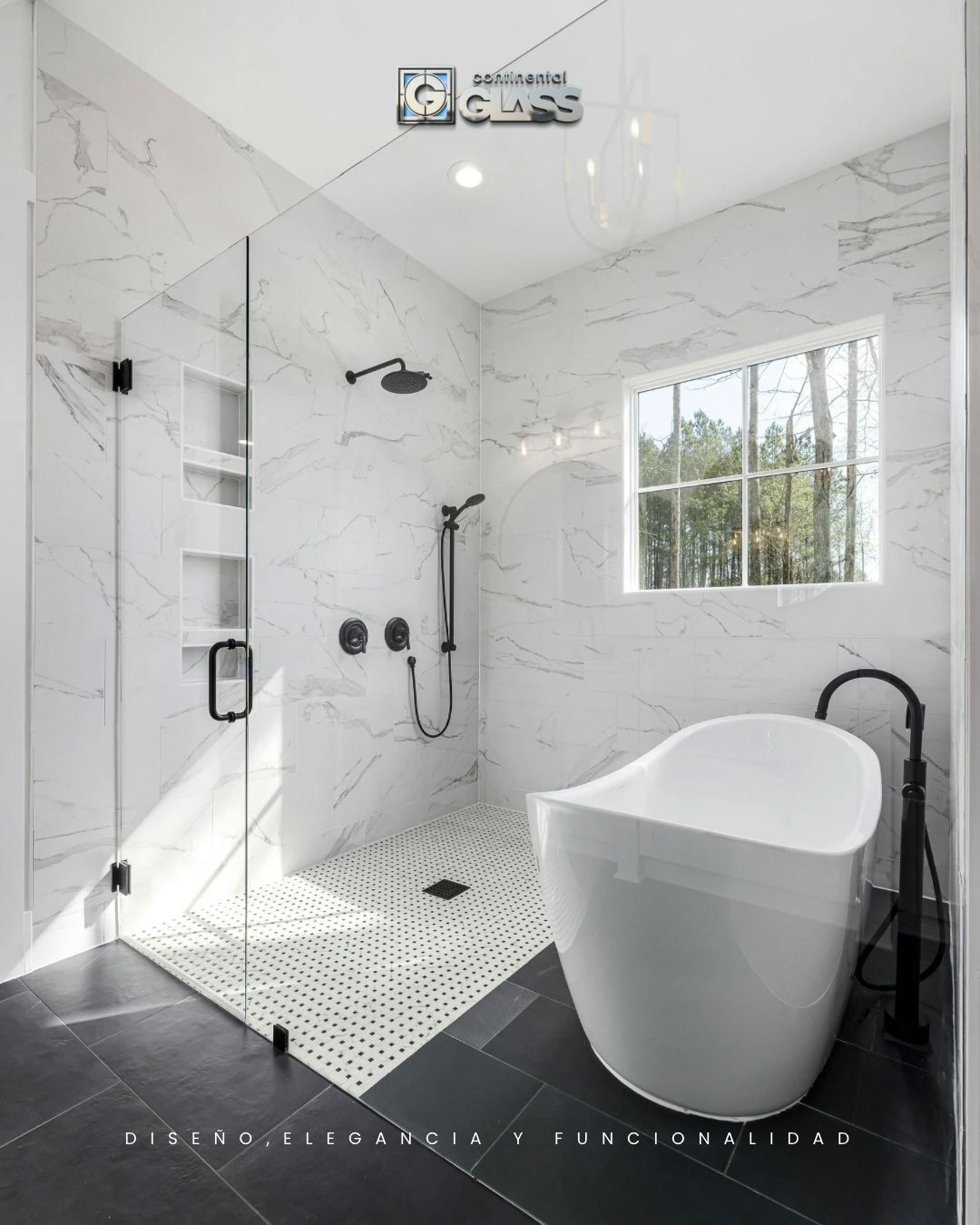 La elegancia del cristal redefine el diseño de tu baño