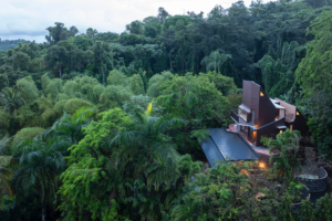 Casa+Yunque+Fuster+Architects+aerial+house+view+rainforest futuro
